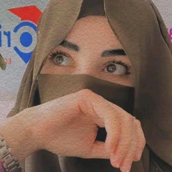 Hania Khan